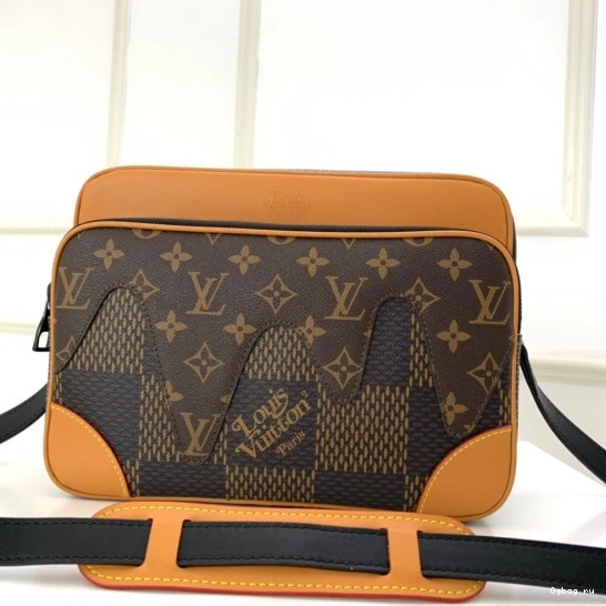 MESSENGER NANO AMAZONE LOUIS VUITTON 0812
